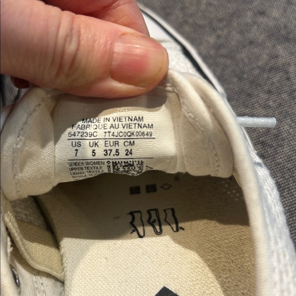 Converse Shoreline Low Top White Canvas Sneakers Womens Size 7 Slip On - Picture 5 of 6